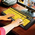 当老妈在学用电脑时  真想为她定购一款这样的键盘！！